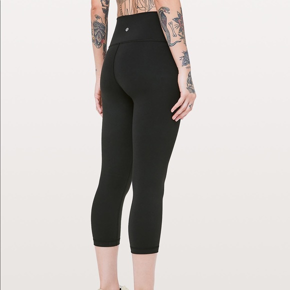 Lululemon Black Wunder Under Crop Size 4 - Picture 2 of 6